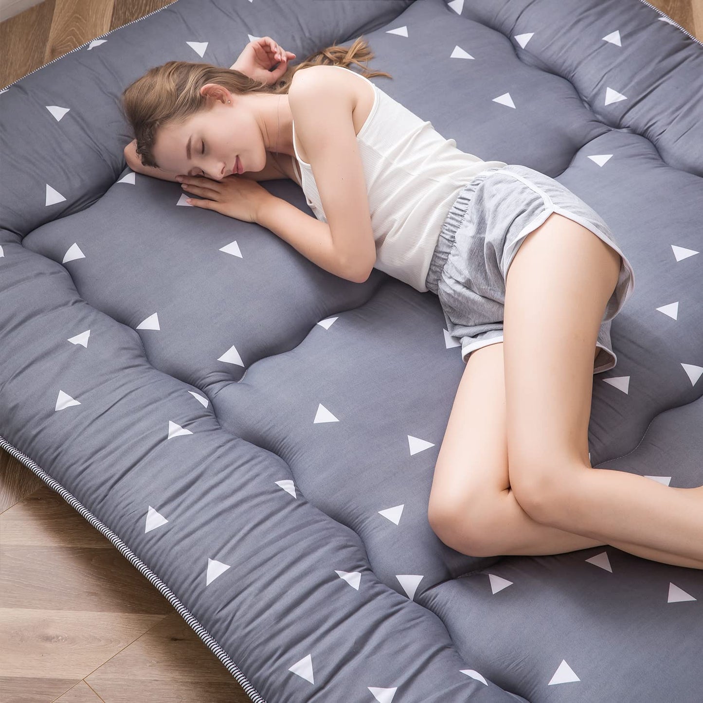MAXYOYO Japanese Floor Mattress Futon Mattress, Roll Up Dormitory Mattress, Triangle Printed