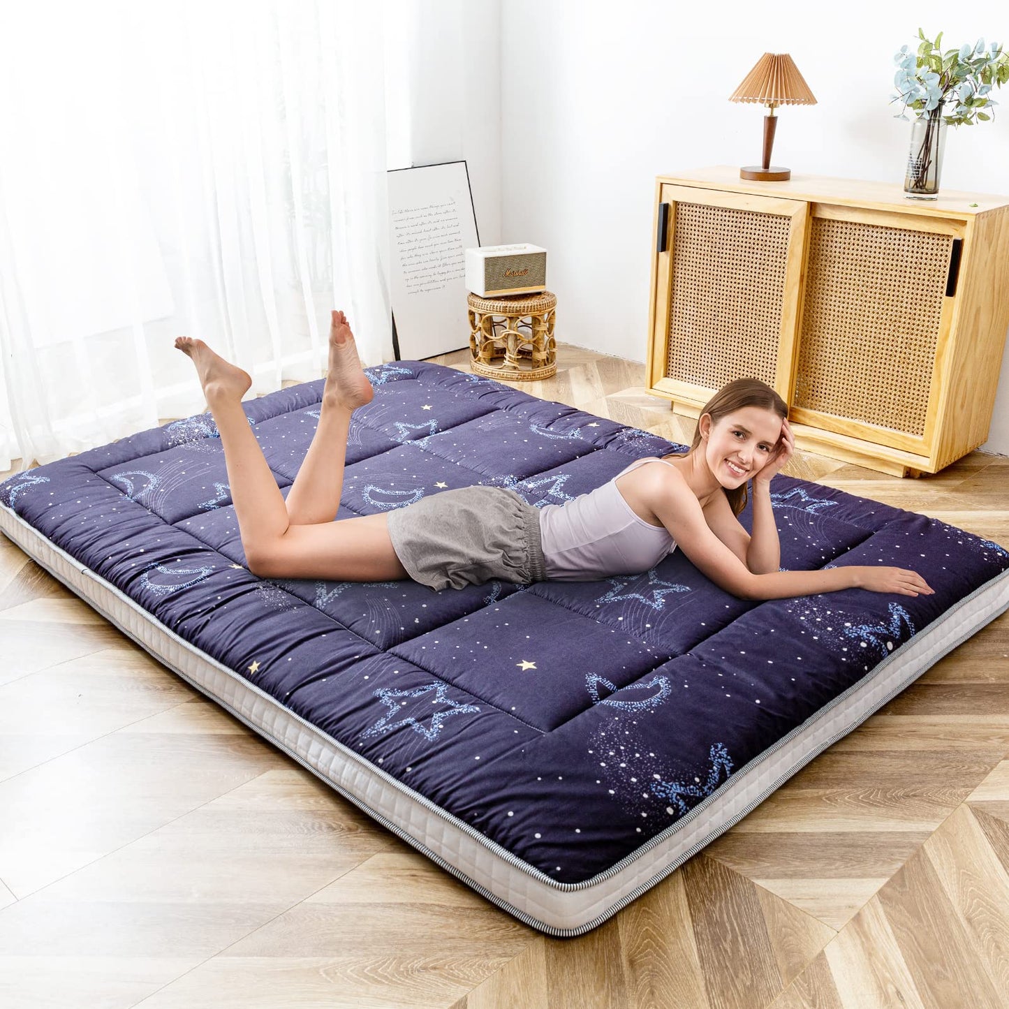 MAXYOYO Extra Thick Padded Japanese Floor Mattress, Roll Up Futon Mattress, Moon and Star Printed