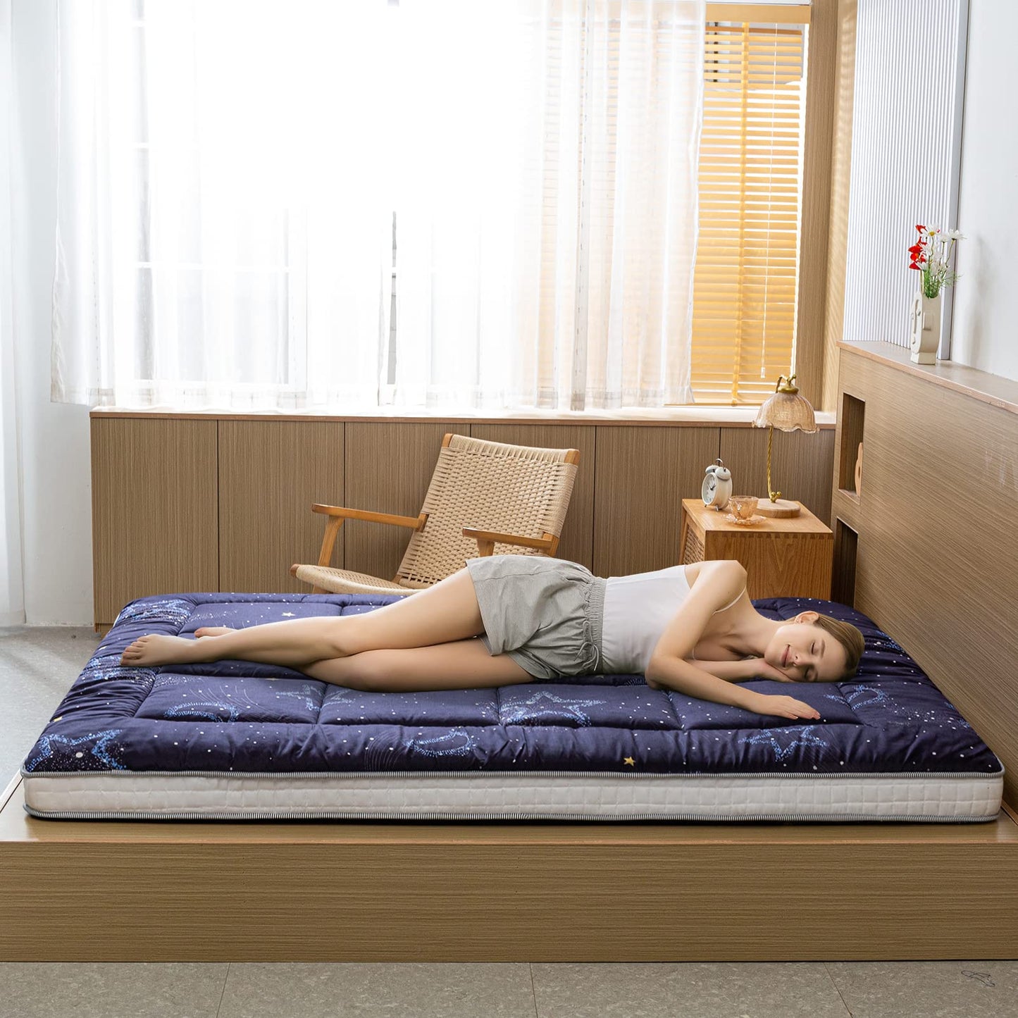 MAXYOYO Extra Thick Padded Japanese Floor Mattress, Roll Up Futon Mattress, Moon and Star Printed